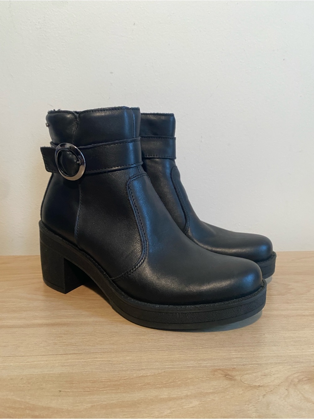 IGI & Co Black Leather Ankle Boots Block Heel Made in Italy EU 37 US 6.5-7